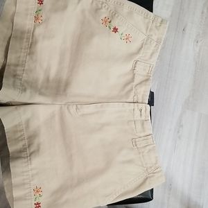 Embroidered khaki shorts